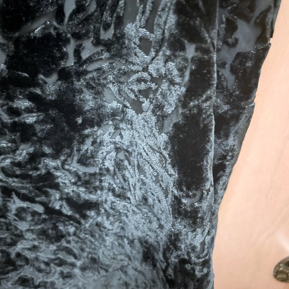 Reitman’s Medium crushed velvet front high-low tank top - Picture 3 of 6